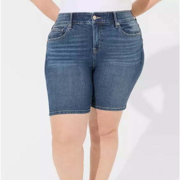 Torrid - Bombshell 8” Bermuda Short Premium Stretch - Picture 4 of 8